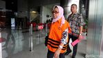 Unik, Tahanan Ini Masuk dan Keluar Gedung KPK dengan Jilbab Berbeda