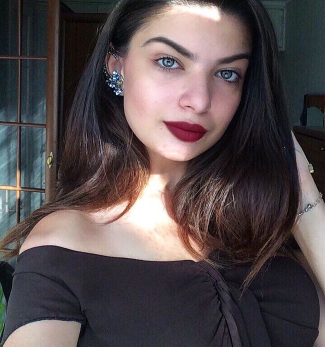 Diana jago main catur sejak dirinya berusia tiga tahun, dan belum lama ini menerima penghargaan karena kehebatannya. Foto: Instagram @_missaltman__