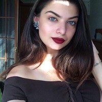 Diana jago main catur sejak dirinya berusia tiga tahun, dan belum lama ini menerima penghargaan karena kehebatannya. Foto: Instagram @_missaltman__