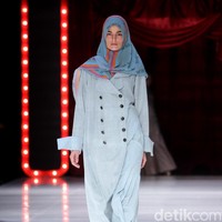 Fashion show koleksi terbaru busana muslim SI.Se.Sa yang bertema The Khadeeja di Fairmont Hotel, Jakarta, Rabu [18/4/2018]. Foto: Mohammad Abduh/Wolipop