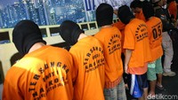 Selain itu, polisi juga menyita barang bukti uang sebesar Rp 3.581.000 dari para tersangka.