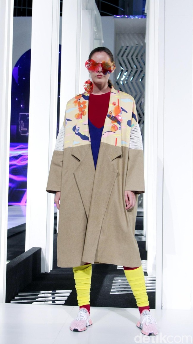 Desainer Mel Ahyar menghadirkan koleksi busananya dengan mengangkat tema Vignette di Fashion Nation 2018, Senayan City, Jakarta, Rabu [11/4/2018]. [Foto: Mohammad Abduh/Wolipop]
