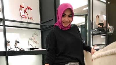 Gaya Rieta Amilia, Ibu Nagita Slavina yang Punya Hotel Mewah di Bali