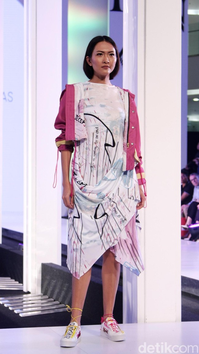 Fashion show koleksi busana ESMOD Jakarta yang terinspirasi karakter Marvel di Fashion Nation 2018, Senayan City, Jakarta, Selasa [17/4/2018]. [Foto: Mohammad Abduh/Wolipop]