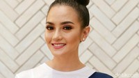 Bahkan ia juga dilarang untuk mengenakan busana seksi. Pool/Ismail/detikFoto.