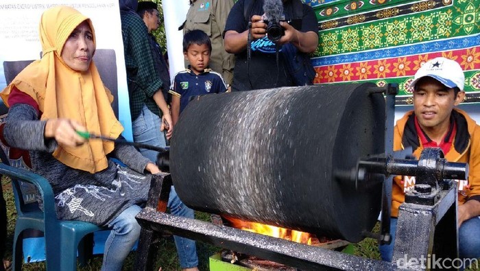 Pakai Alat Sangrai, Warga Pedalaman Sulsel Bisa Jualan Kopi Bubuk