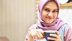 Awet Cantiknya! Begini 10 Pose Zee Zee Shahab yang Doyan Minum Kopi
