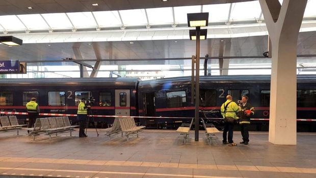 Penampakan kereta yang tabrakan di Austria