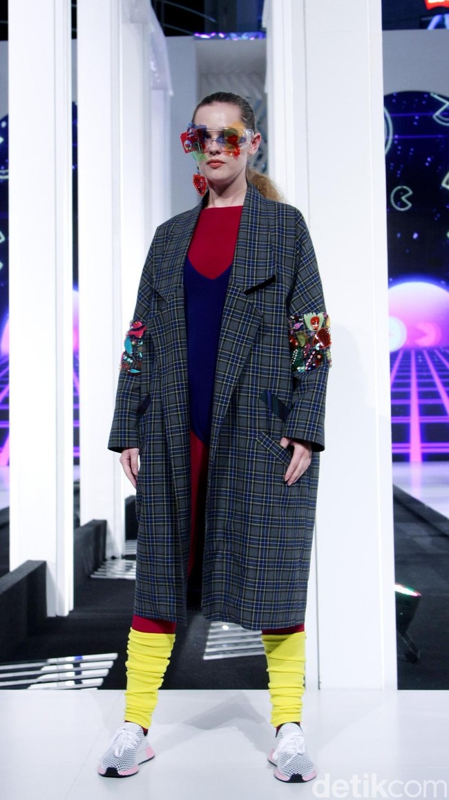 Desainer Mel Ahyar menghadirkan koleksi busananya dengan mengangkat tema Vignette di Fashion Nation 2018, Senayan City, Jakarta, Rabu [11/4/2018]. [Foto: Mohammad Abduh/Wolipop]