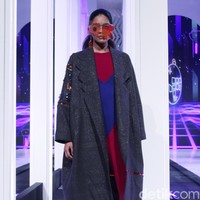 Desainer Mel Ahyar menghadirkan koleksi busananya dengan mengangkat tema Vignette di Fashion Nation 2018, Senayan City, Jakarta, Rabu [11/4/2018]. [Foto: Mohammad Abduh/Wolipop]