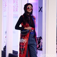 Fashion show koleksi busana ESMOD Jakarta yang terinspirasi karakter Marvel di Fashion Nation 2018, Senayan City, Jakarta, Selasa [17/4/2018]. [Foto: Mohammad Abduh/Wolipop]