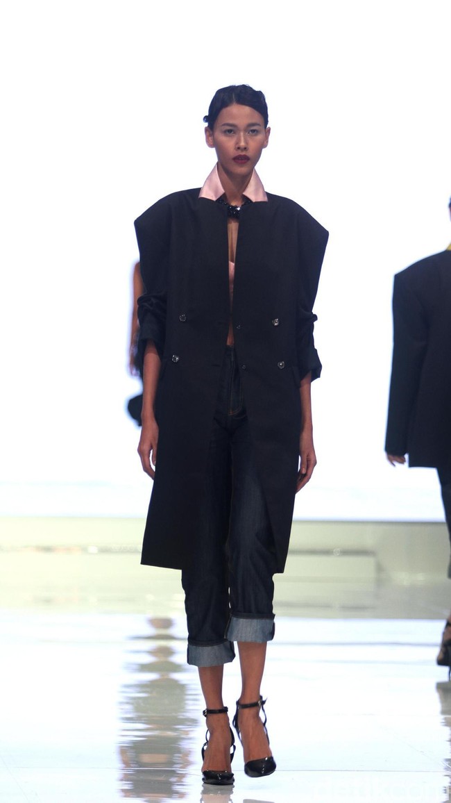 Fashion show Yosafat Dwi Kurniawan yang bertemakan Literalist diJakarta Fashion & Food Festival 2018, Kelapa Gading, Jakarta, Kamis [19/4/2018]. [Foto: Mohammad Abduh/Wolipop]