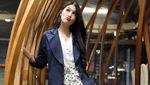 Pose Monyong, Sandra Dewi Tetap Cantik?