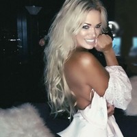 Netizen dibuat syok ketika tahu usianya, terlebih jika mengetahui fakta bahwa dia telah memiliki cucu. Foto: Instagram