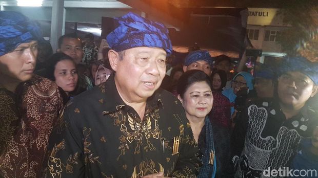 SBY dan Bu Ani usai menghadiri upacara Seba Baduy.