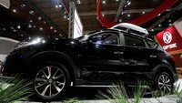 Mobil asal China ini pun dibanderol dengan kisaran harga Rp 220-350 juta.