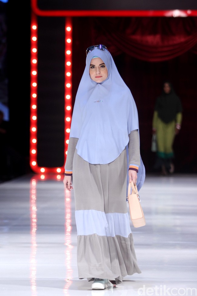 Fashion show koleksi terbaru busana muslim SI.Se.Sa yang bertema The Khadeeja di Fairmont Hotel, Jakarta, Rabu [18/4/2018].  Foto: Mohammad Abduh/Wolipop