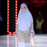 Fashion show koleksi terbaru busana muslim SI.Se.Sa yang bertema The Khadeeja di Fairmont Hotel, Jakarta, Rabu [18/4/2018].  Foto: Mohammad Abduh/Wolipop