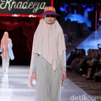 Fashion show koleksi terbaru busana muslim SI.Se.Sa yang bertema The Khadeeja di Fairmont Hotel, Jakarta, Rabu [18/4/2018]. Foto: Mohammad Abduh/Wolipop