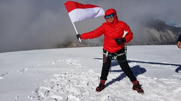 Mendarat di atas salju