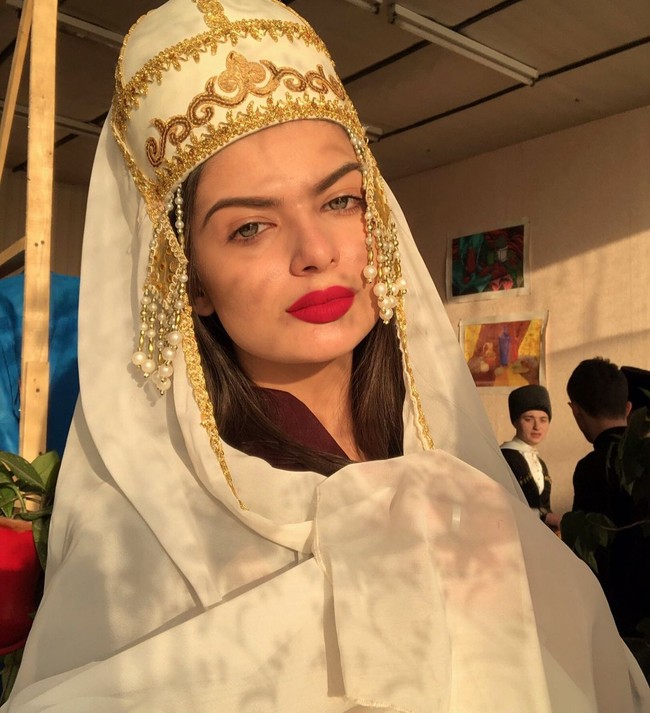 Wanita berparas cantik ini adalah murid tahun kedua di Universitas Negeri Kabardino-Balkar di mana dia belajar tentang perhotelan. Foto: Instagram @_missaltman__