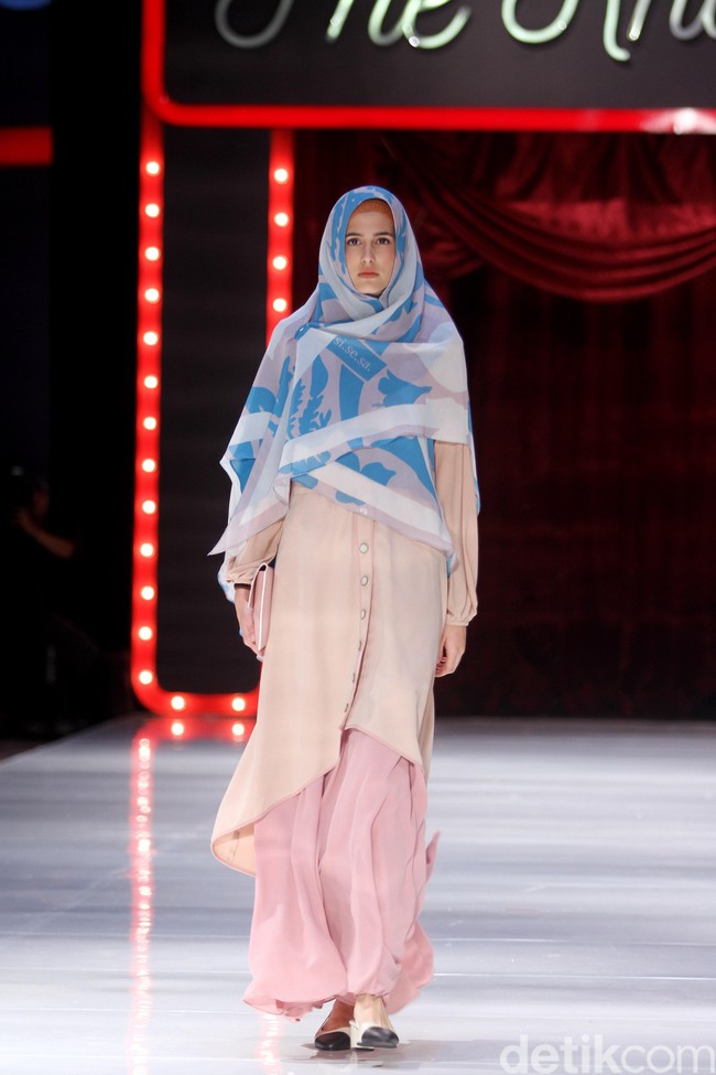 Fashion show koleksi terbaru busana muslim SI.Se.Sa yang bertema The Khadeeja di Fairmont Hotel, Jakarta, Rabu [18/4/2018]. Foto: Mohammad Abduh/Wolipop