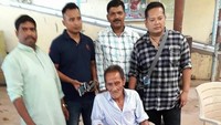 Keluarga langsung menghubungi orang yang mengunggah video tersebut. Polisi juga ikut membantu untuk melacak keberadaan Gambhir yang sekarang berusia 66 tahun.