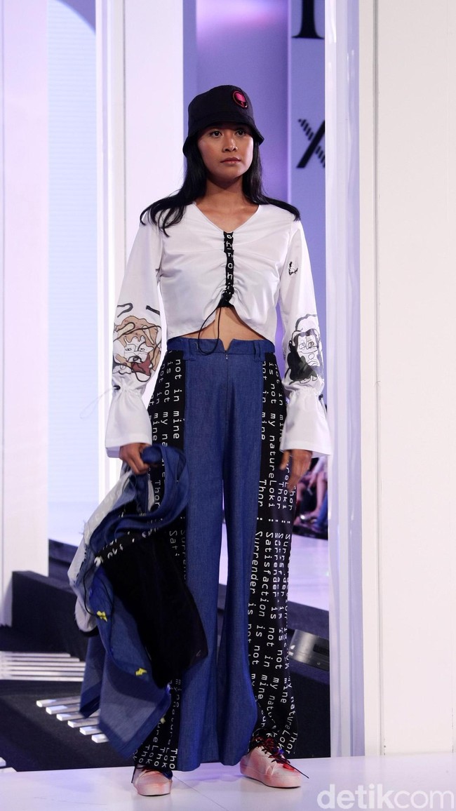 Fashion show koleksi busana ESMOD Jakarta yang terinspirasi karakter Marvel di Fashion Nation 2018, Senayan City, Jakarta, Selasa [17/4/2018]. [Foto: Mohammad Abduh/Wolipop]