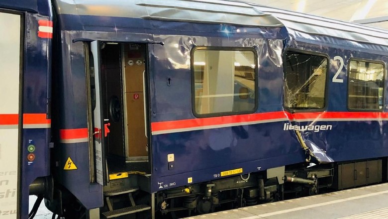 2 Kereta di Austria Tabrakan Saat Akan Disatukan, 40 Orang Luka 2 Kereta di Austria Tabrakan Saat Akan Disatukan, 40 Orang Luka