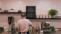 Kafe ini menggabungkan dua konsep, antara warna merah muda dan matcha. Dua hal yang sangat digemari oleh kaum millennial masa kini.  Foto: Istimewa