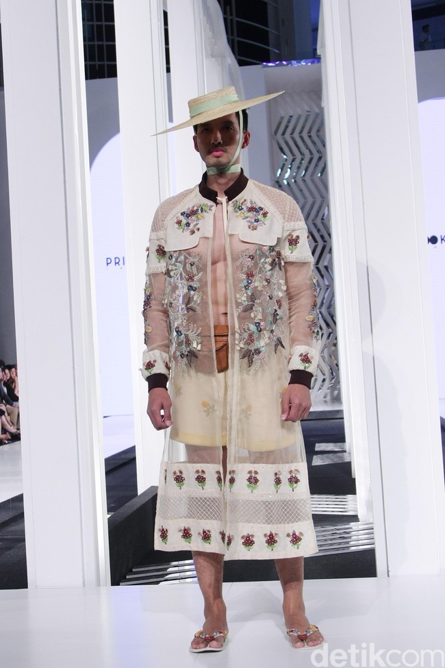 Fashion show koleksi terbaru dari Priyo Oktaviano yang bertemakan La Riviera di Fashion Nation 2018, Senayan City, Jakarta. Foto: Mohammad Abduh/Wolipop