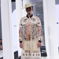 Fashion show koleksi terbaru dari Priyo Oktaviano yang bertemakan La Riviera di Fashion Nation 2018, Senayan City, Jakarta. Foto: Mohammad Abduh/Wolipop