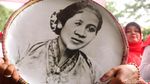 Ratusan Bidan Desa Berbusana Kartini Temui Moeldoko