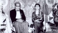 Sinta menikah dengan Gus Dur pada 11 September 1971. Dari pernikahannya dikaruniai empat anak yaitu Alissa Qotrunnada Munawaroh (Lissa), Zannuba Arifah Chafsoh (Yenny), Anita Hayatunnufus (Nita), Inayah Wulandari (Ina). Foto: dok. Gusdur.net