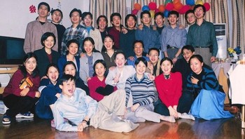 Pada tahun 1999, Jack mendirikan perusahaan perdagangan online Alibaba dari kamarnya di Hangzhou dengan 17 temannya. Mereka berhasil mengumpulkan pendanaan pertama senilai USD 60 ribu. Pada waktu itu, e-commerce belum dikenal di China. Foto: istimewa  