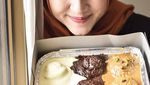 Awet Cantiknya! Begini 10 Pose Zee Zee Shahab yang Doyan Minum Kopi