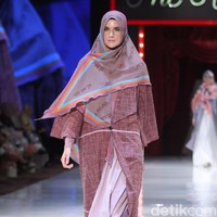 Fashion show koleksi terbaru busana muslim SI.Se.Sa yang bertema The Khadeeja di Fairmont Hotel, Jakarta, Rabu [18/4/2018]. Foto: Mohammad Abduh/Wolipop