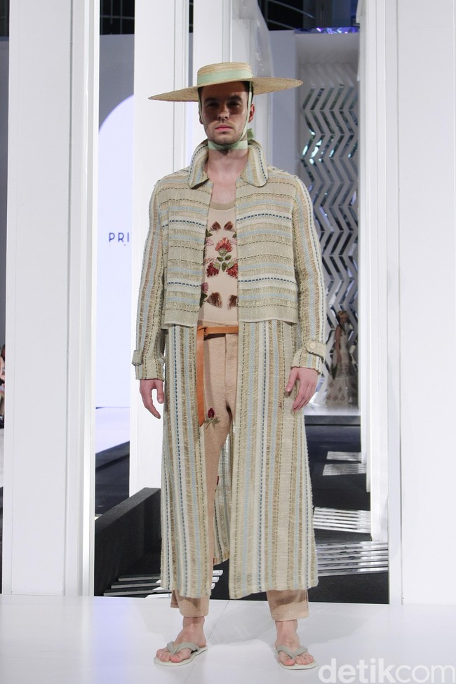 Fashion show koleksi terbaru dari Priyo Oktaviano yang bertemakan La Riviera di Fashion Nation 2018, Senayan City, Jakarta. Foto: Mohammad Abduh/Wolipop