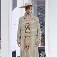 Fashion show koleksi terbaru dari Priyo Oktaviano yang bertemakan La Riviera di Fashion Nation 2018, Senayan City, Jakarta. Foto: Mohammad Abduh/Wolipop