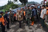 Plt Gubernur Jateng Tinjau Korban Gempa Banjarnegara