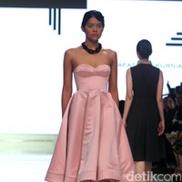 Fashion show Yosafat Dwi Kurniawan yang bertemakan Literalist diJakarta Fashion & Food Festival 2018, Kelapa Gading, Jakarta, Kamis [19/4/2018]. [Foto: Mohammad Abduh/Wolipop]