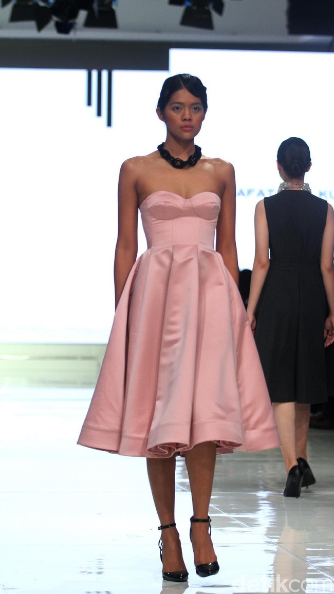 Fashion show Yosafat Dwi Kurniawan yang bertemakan Literalist diJakarta Fashion & Food Festival 2018, Kelapa Gading, Jakarta, Kamis [19/4/2018]. [Foto: Mohammad Abduh/Wolipop]