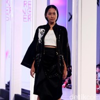 Fashion show koleksi busana ESMOD Jakarta yang terinspirasi karakter Marvel di Fashion Nation 2018, Senayan City, Jakarta, Selasa [17/4/2018]. [Foto: Mohammad Abduh/Wolipop]
