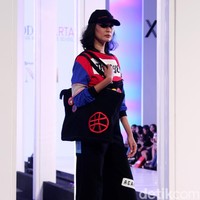 Fashion show koleksi busana ESMOD Jakarta yang terinspirasi karakter Marvel di Fashion Nation 2018, Senayan City, Jakarta, Selasa [17/4/2018]. [Foto: Mohammad Abduh/Wolipop]