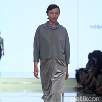 Fashion show Yosafat Dwi Kurniawan yang bertemakan Literalist diJakarta Fashion & Food Festival 2018, Kelapa Gading, Jakarta, Kamis [19/4/2018]. [Foto: Mohammad Abduh/Wolipop]