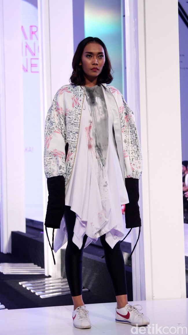 Fashion show koleksi busana ESMOD Jakarta yang terinspirasi karakter Marvel di Fashion Nation 2018, Senayan City, Jakarta, Selasa [17/4/2018]. [Foto: Mohammad Abduh/Wolipop]