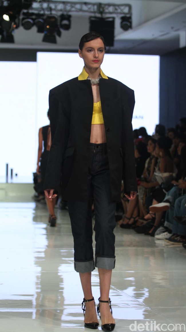 Fashion show Yosafat Dwi Kurniawan yang bertemakan Literalist diJakarta Fashion & Food Festival 2018, Kelapa Gading, Jakarta, Kamis [19/4/2018]. [Foto: Mohammad Abduh/Wolipop]