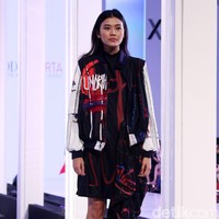 Fashion show koleksi busana ESMOD Jakarta yang terinspirasi karakter Marvel di Fashion Nation 2018, Senayan City, Jakarta, Selasa [17/4/2018]. [Foto: Mohammad Abduh/Wolipop]