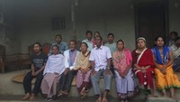 Polisi menelusuri jejak Gambhir di Mumbai dan ditemui kehidupannya sangat sulit. Pria yang mengunggah video Gambhir, Firoz Shakri mengatakan Gambhir selama ini mencari uang dengan mengemis. 