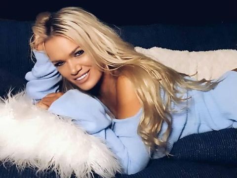 Nenek Seksi Ini Lakukan Segala Cara Demi Fotonya Tak Dihapus Instagram